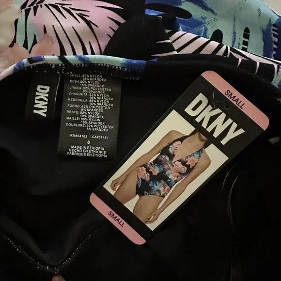 DKNY Womens Size S Island Tropical Print Shirred‎ Waist Halter Swimsuit NWT - Picture 7 of 7